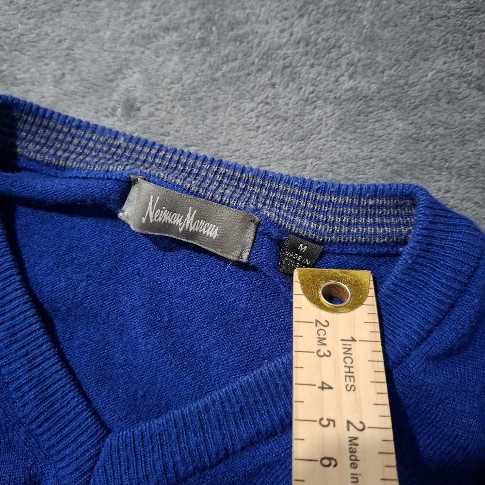 Neiman Marcus Men's Pullover Sweater Size M Wool Blend V-NECK Blue Preppy